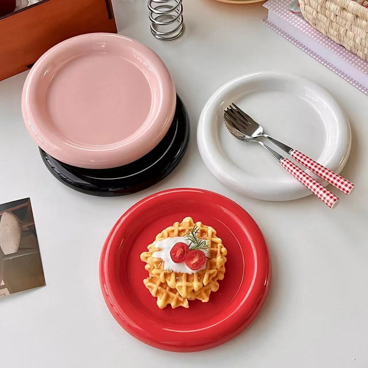 Runda keramiktallrikar med tjock kant i 2-pack – detaljbild