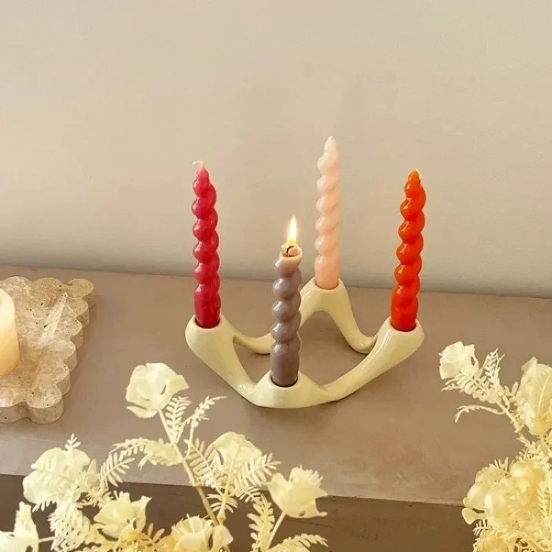 Vågformad ljusstake i keramik – bild 5