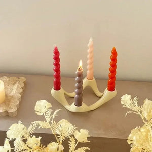 Vågformad ljusstake i keramik – bild 5