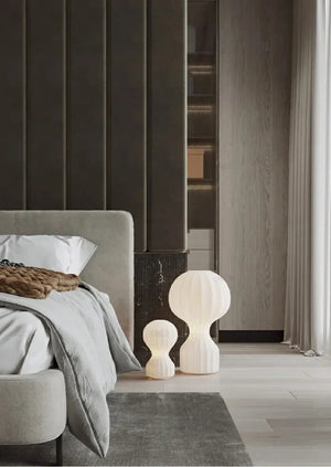 Cacoon bordslampa i silke – sidovy