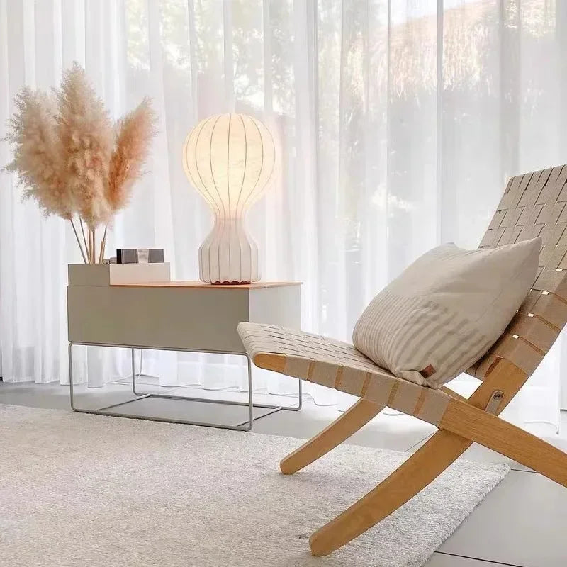 Vit Cacoon bordslampa i silke