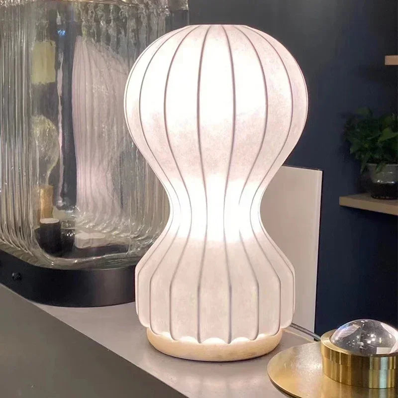 Vit Cacoon luftballongformad bordslampa