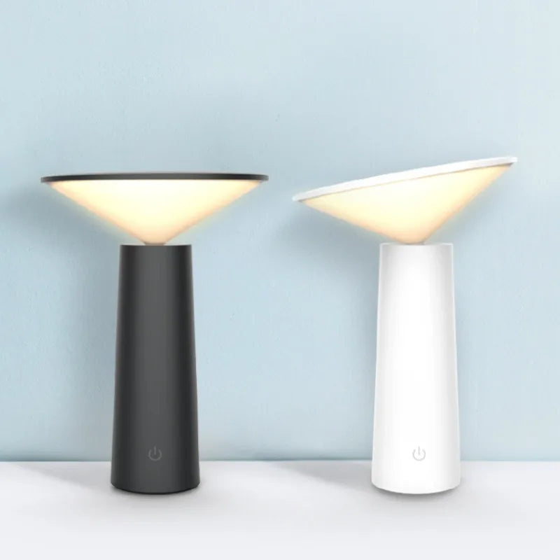 Soléa bordslampa i vitt och svart