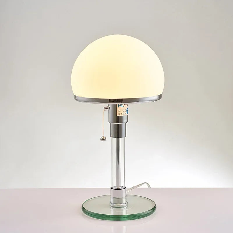 Lumière glasbordslampa tänd med varmt ljus