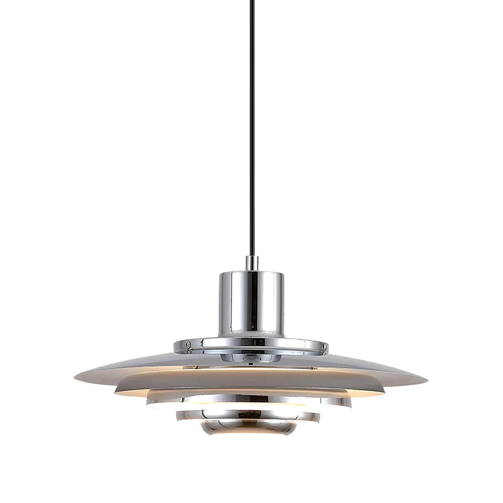 Forma pendellampa i silver på vit bakgrund