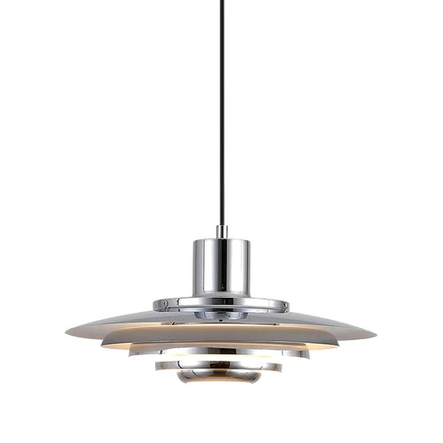 Forma pendellampa i silver på vit bakgrund