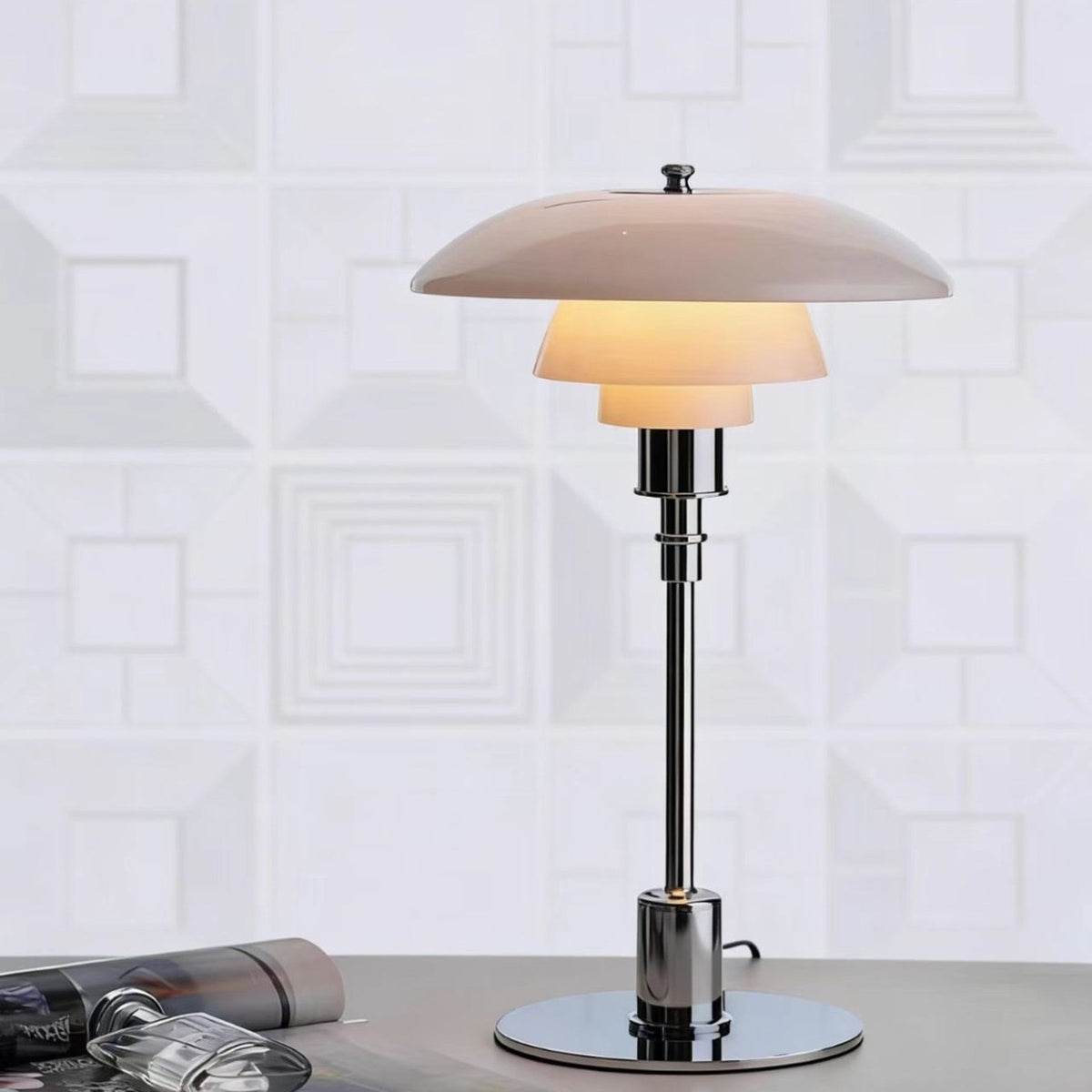 Liora bordslampa i svart, kvadratisk produktbild