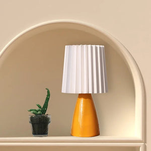 Orange Milkshake bordslampa med vit lampskärm