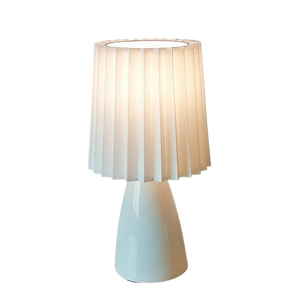 Vit Milkshake bordslampa med rund lampskärm